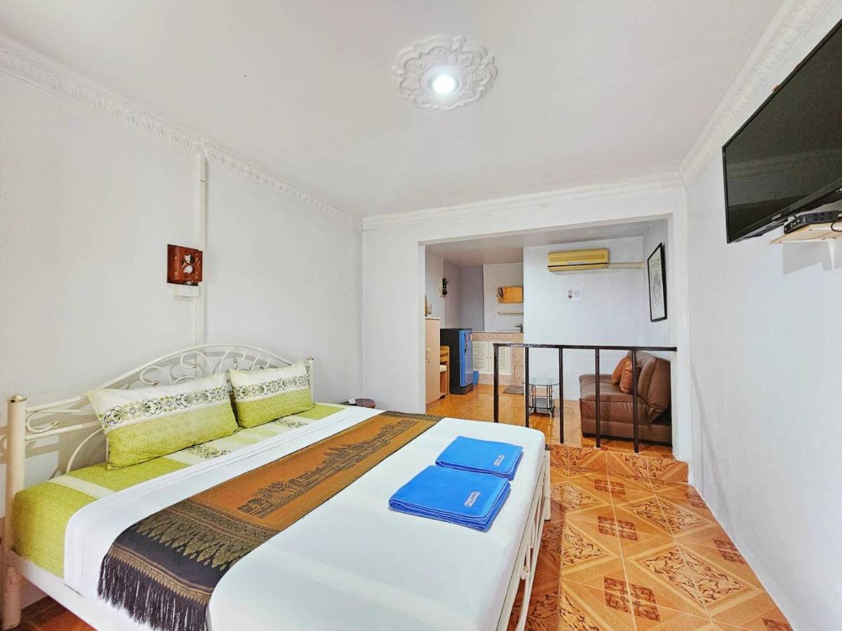 P.California Inter Hostel Nangrong Kültér fotó