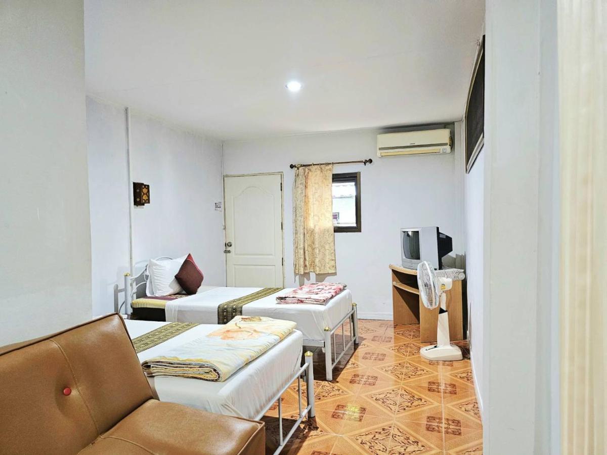 P.California Inter Hostel Nangrong Kültér fotó