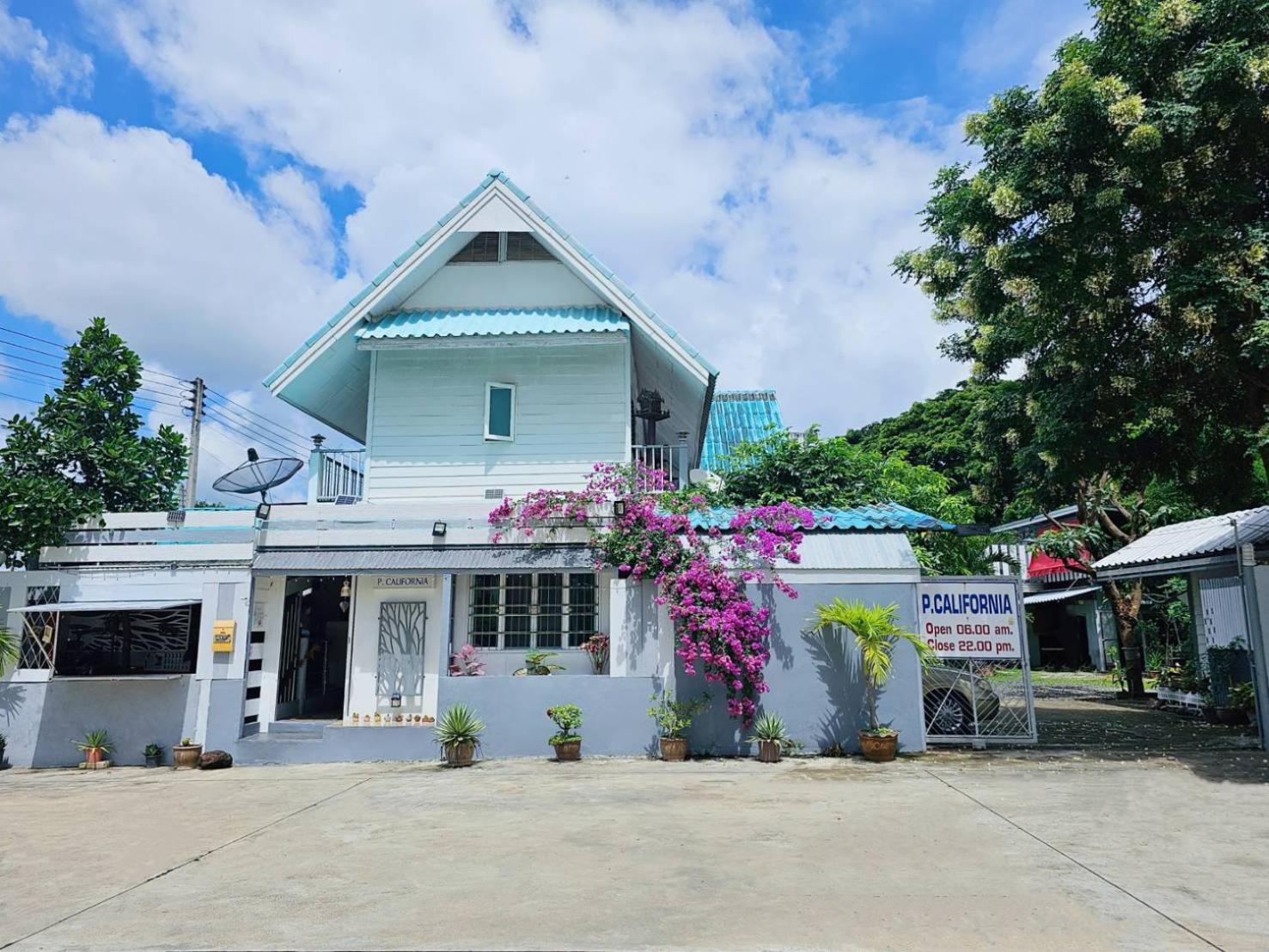 P.California Inter Hostel Nangrong Kültér fotó
