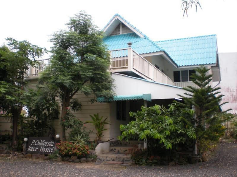 P.California Inter Hostel Nangrong Kültér fotó