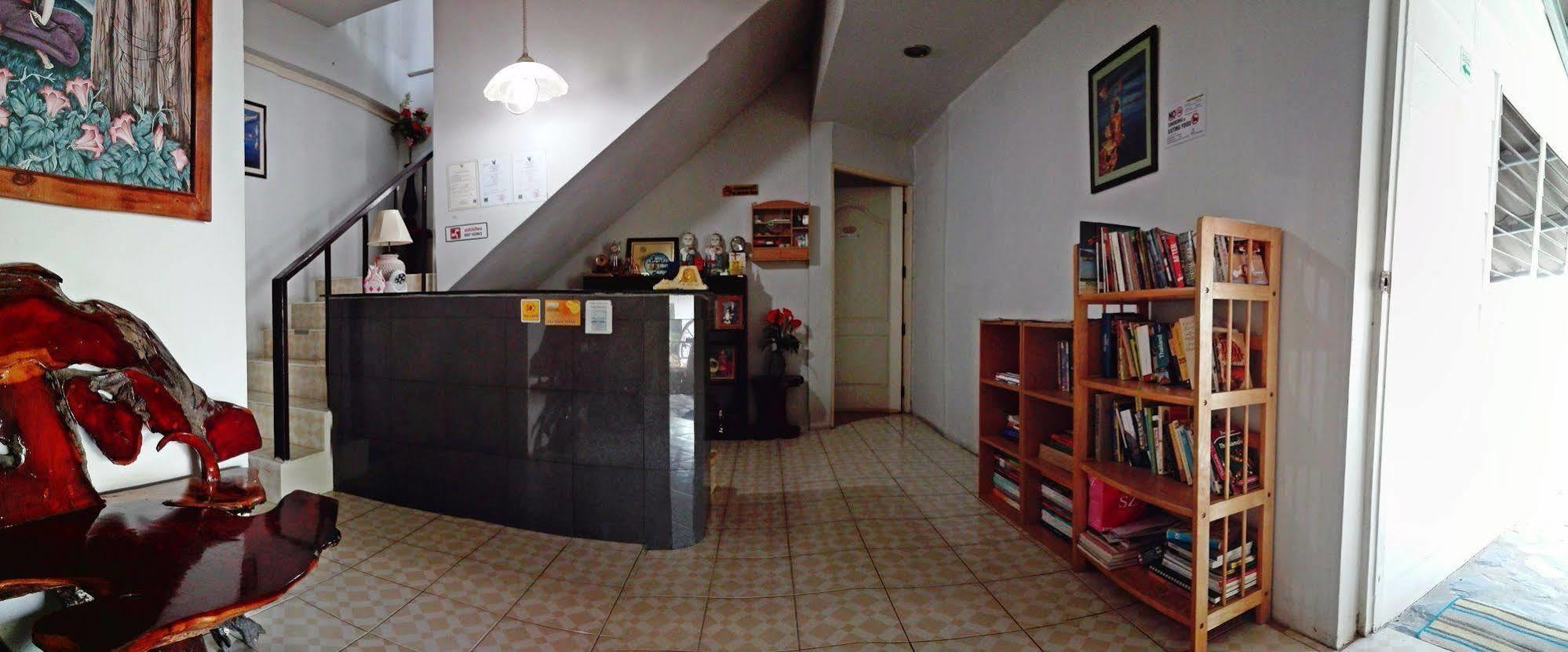 P.California Inter Hostel Nangrong Kültér fotó