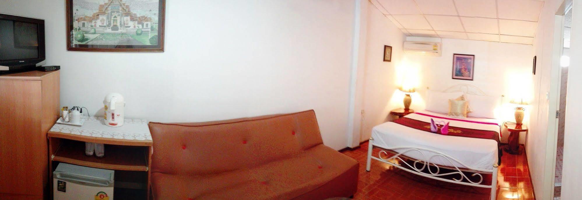 P.California Inter Hostel Nangrong Kültér fotó