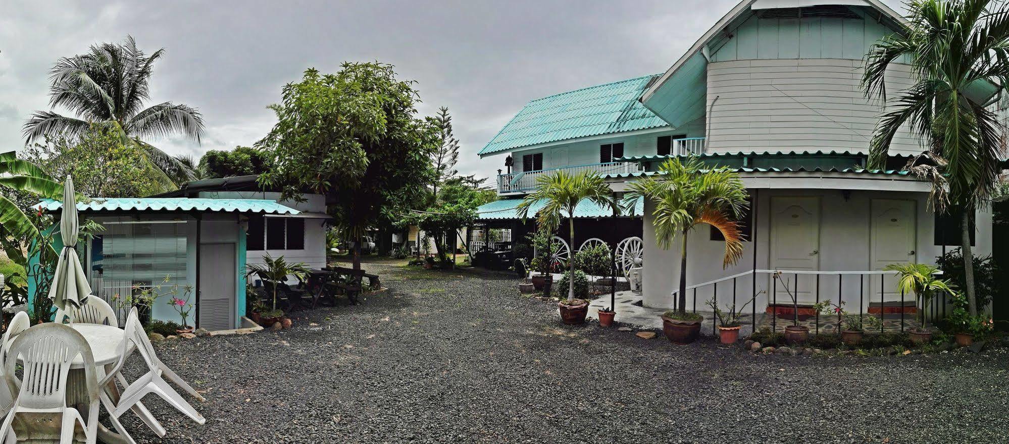P.California Inter Hostel Nangrong Kültér fotó